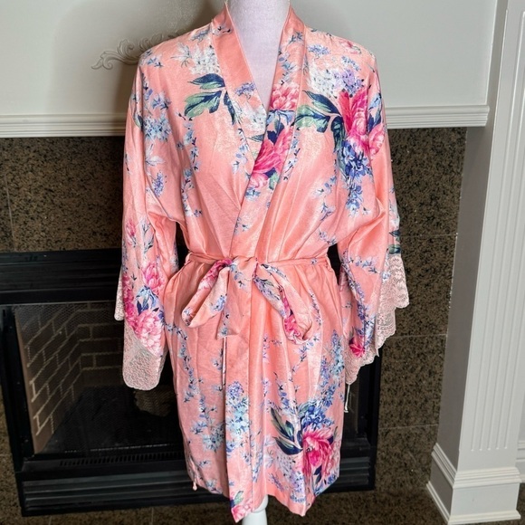 Coral Floral Lilly in Bloom Satin Lace Robe 👘🌸 - Picture 1 of 3
